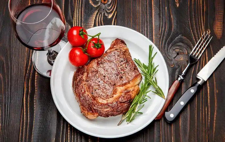 牛排红酒怎么搭这几招让你吃出惊喜