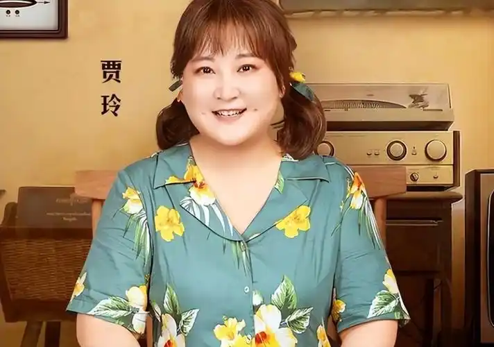 贾玲照片被排版至杂志夹缝,网友质疑杂志针对贾玲:是故意的吗?