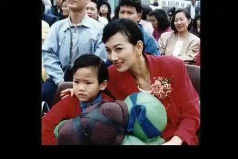 63岁赵雅芝从小美到老穿衣好大胆高颜值儿媳面对婆婆好有压力-第10张