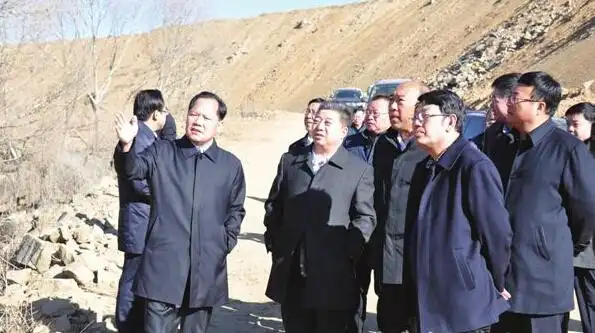 13日,内蒙古自治区乌兰察布市委书记王学丰先后深入到察右前旗,丰镇市