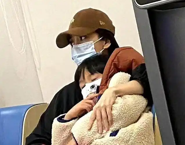 表示在上海某医院偶遇"神隐"一段时间的女星angelababy(杨颖)