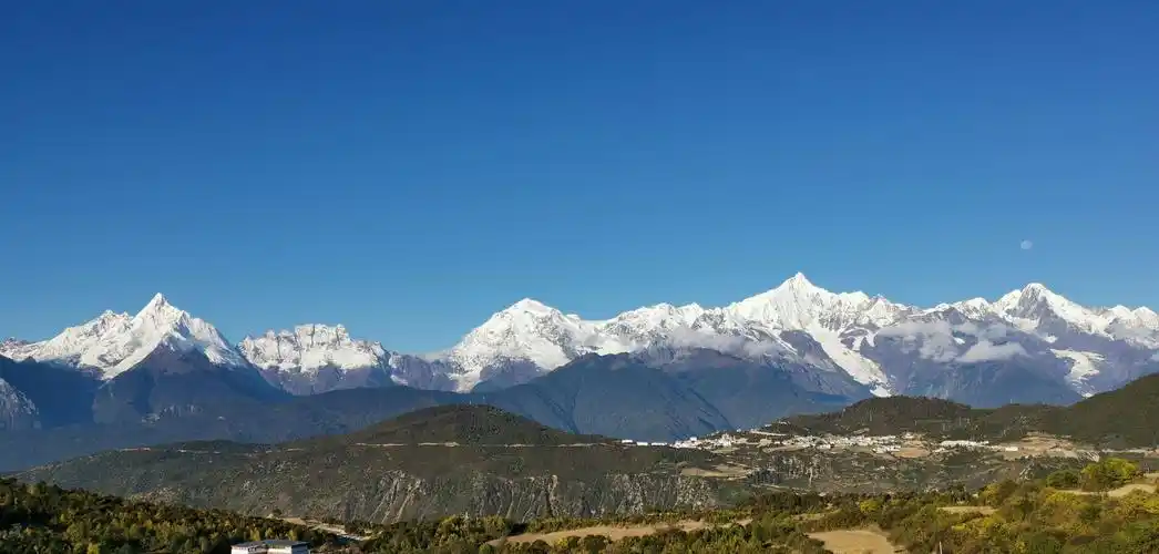 梅里雪山_中国"最美的十大名山"之一