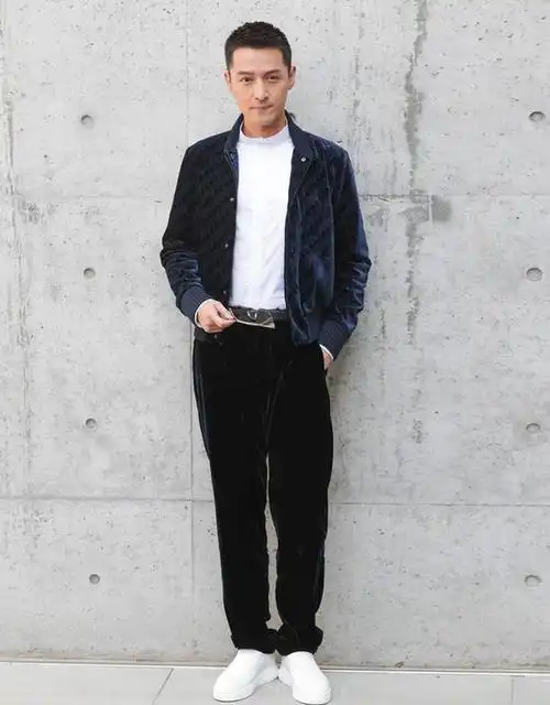 胡歌36岁穿衣搭配(40岁的胡歌毁过容)(9)