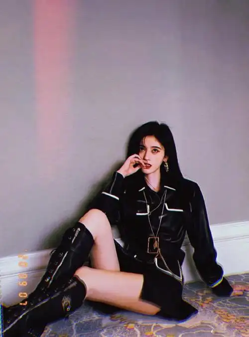 鞠婧祎黑色皮衣酷美写真花絮图片