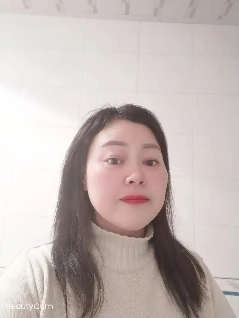 女人喜欢自拍不是自恋和臭美,而是记录自我美好的回忆,我晒不起 - 抖