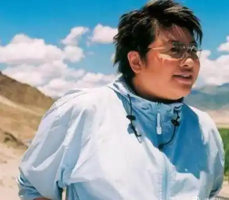 韩红年轻时称自己比杨幂漂亮 当我看到这张18岁的照片时,我信了_形象