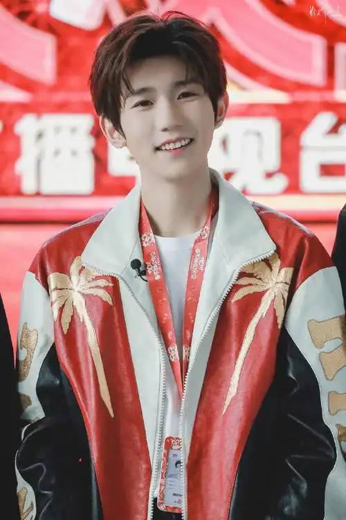 时候希望带着2020的笑容和我们代言人@tfboys-王源一起遇见崭新的2021