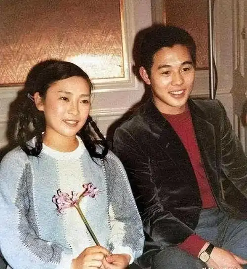 李连杰对利智说咱们两个女儿都挺奇怪的长得既不像你又不像我