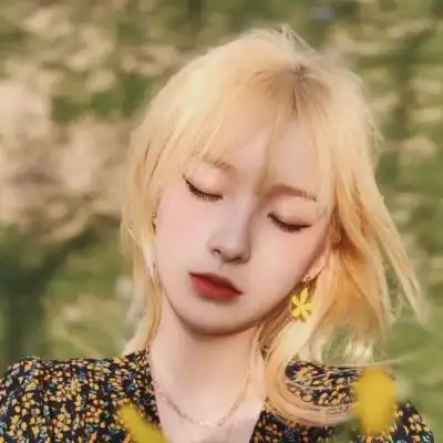 女生头像频道提供更多与黄发,黄头发,染发相关的头像图片挑选下载