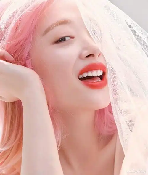 美丽的崔雪莉#2019 marie claire 7月刊 99 粉色妆容和夏日限定粉发