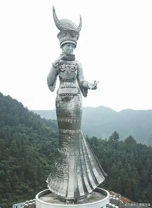 贫困县耗资8600万元建88米女神雕塑遭质疑,网友:又一个独山县?