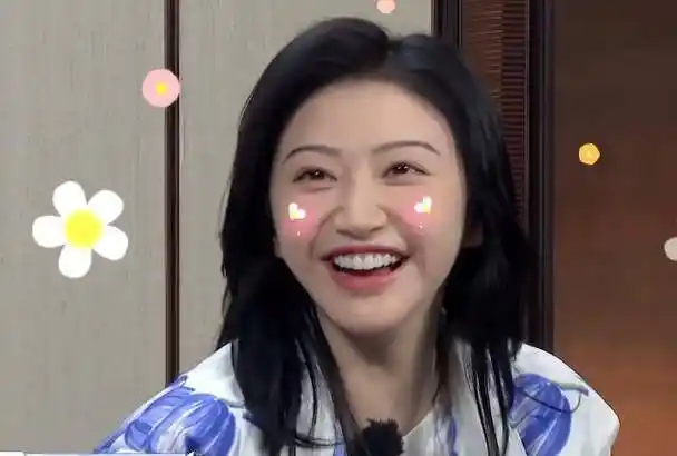 景甜捏柠檬"用力太猛",脸部突然出现一处凹陷,令粉丝懵圈了_张彬彬