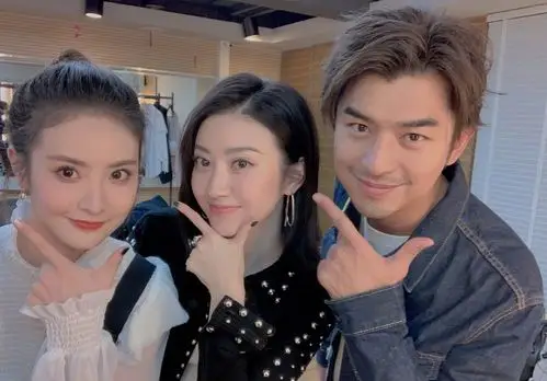 三人合照好范本!景甜晒与陈柏霖赖雨蒙可爱合照