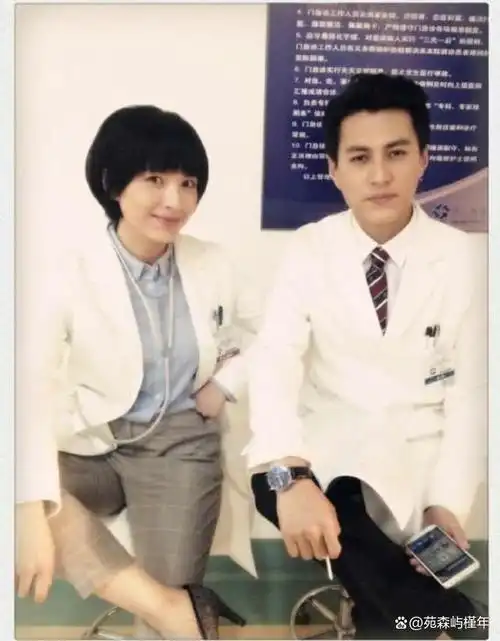 李佳因为自己有婚史而感到自卑,所以她选择了主动疏远靳东