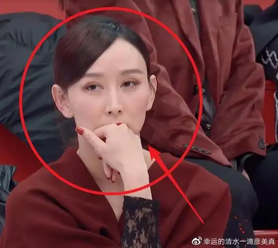 所以在弦子说完这一番话之后,姐姐们都愣住了,表情也是在一瞬间凝固的