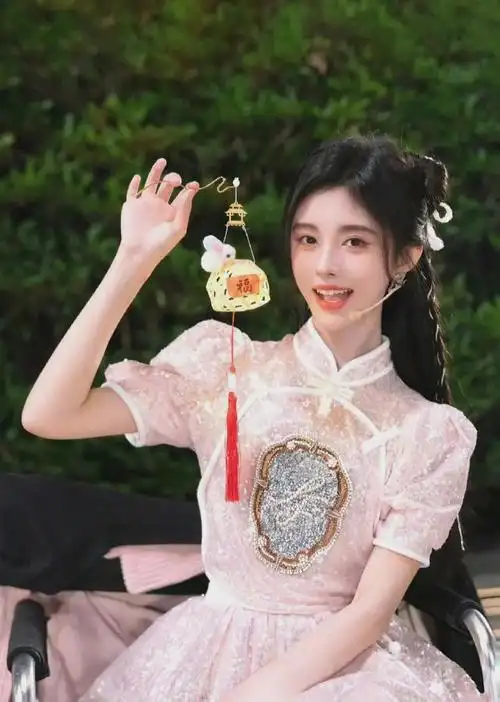 图一鞠婧祎;图二田曦薇;图三任敏;图4-5angelababy