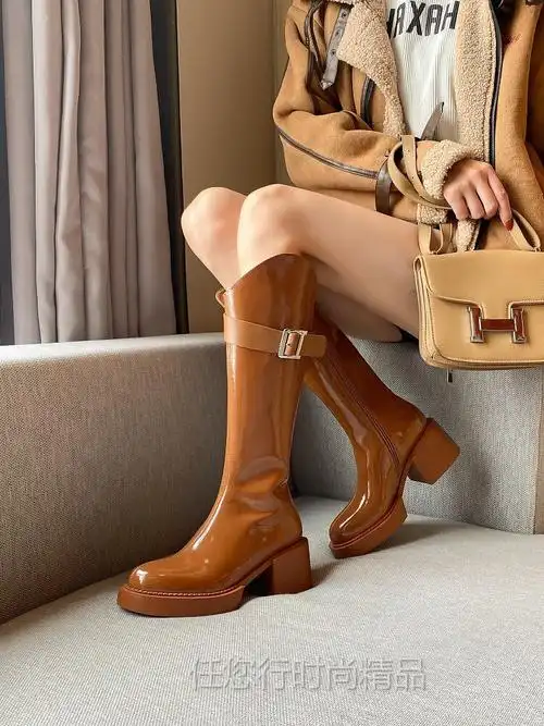 女厚底高跟长靴小个子不过膝漆皮高筒靴复古棕色皮带扣v口粗跟骑士靴