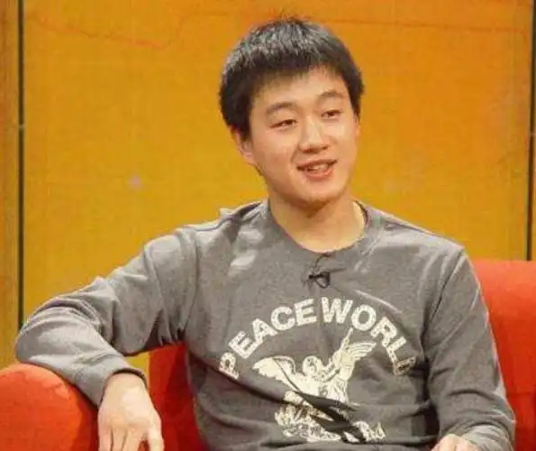 演员佟大为:娶"关老师"为妻,8年生3孩,如今一家五口幸福美满