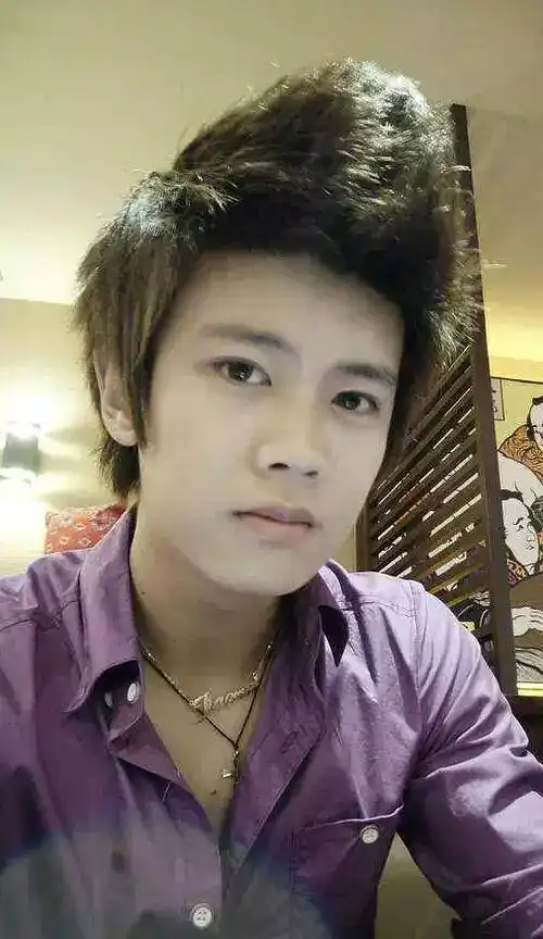 任嘉伦凭《锦衣之下》实力翻红,新剧《不说再见》开播后,引争议