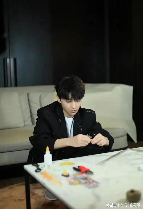 中秋之夜王俊凯花一晚上做了一个全球独家的灯笼