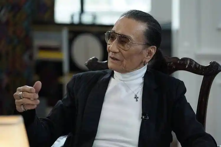 影帝谢贤:两婚两离,曾给小女友2000万分手费,87岁还为儿女操心_甄珍