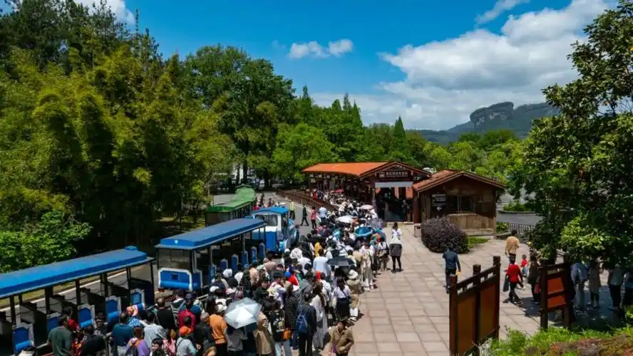 武夷山迎来五一旅游小高峰昨日接待游客1337万人次