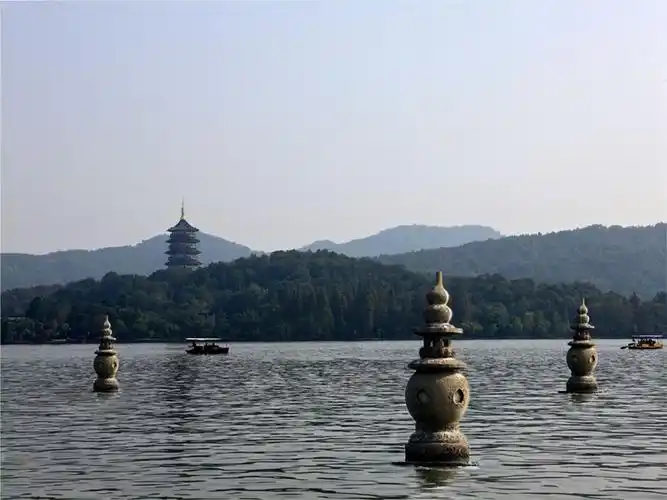 西湖十大景点之一三潭印月