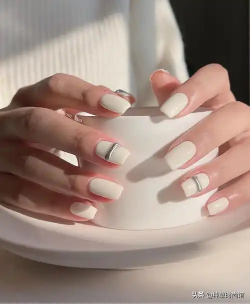 美甲图片简单大方显白(春日时髦美甲等你来做)
