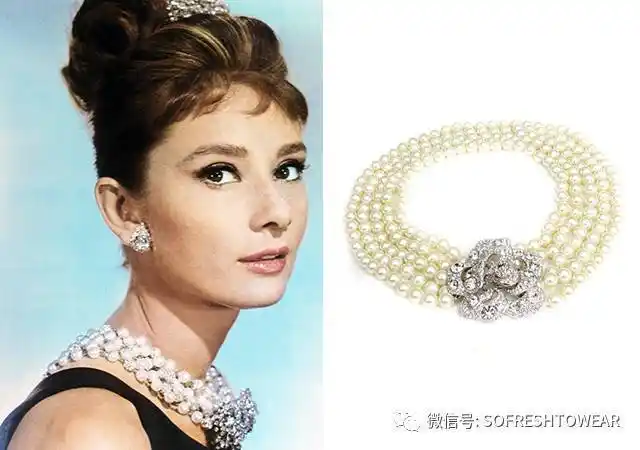 里,奥黛丽赫本用来配晚礼服的那条巨大的人造珍珠项链就是由kenneth