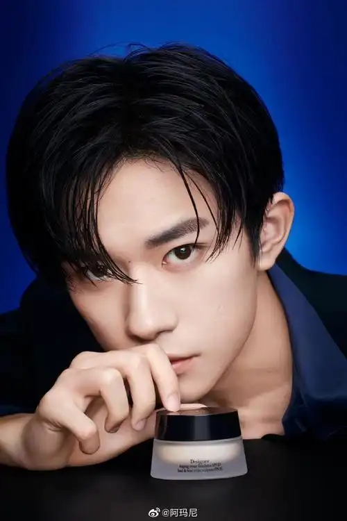 2020年度易烊千玺品牌代言的精致海报!千纸鹤们爱了吗?