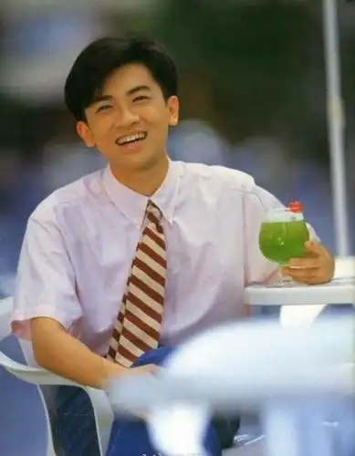 这些明星年轻时候的颜值竟然这么高,我心动了