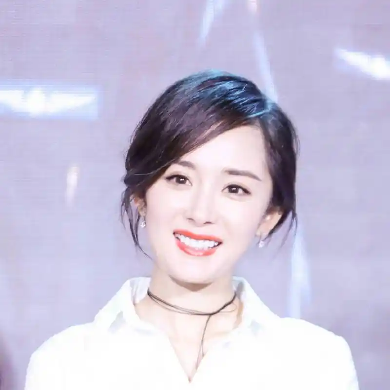 三张童年照告诉你,为何杨幂这么坚强独立,宁愿分开不愿委曲求全