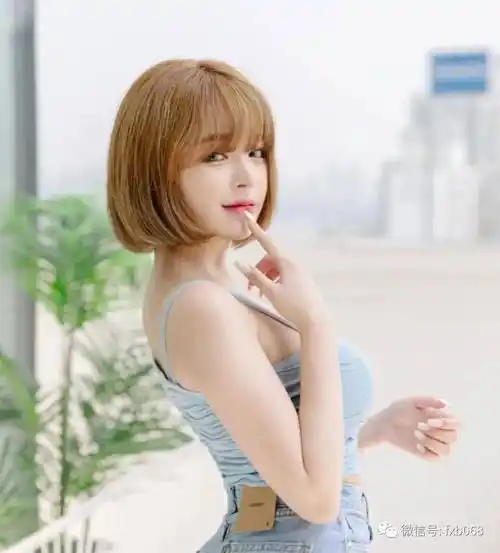 微胖女孩内扣短发
