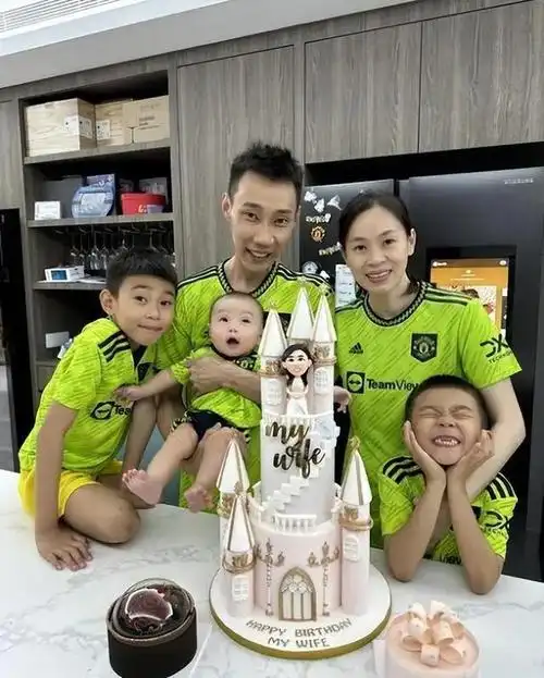 李宗伟愧对妻子,病愈5年仍暴瘦,三胎出生欣喜若狂_腾讯新闻