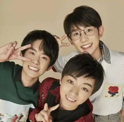 作为师弟的马嘉祺,姚景元当然无法与易烊千玺比肩,他们文化成绩不理想