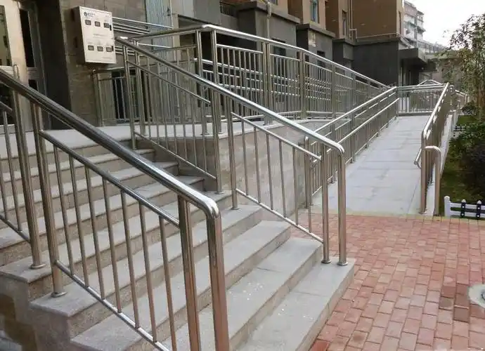 不锈钢楼梯扶手 不锈钢扶手栏杆 阳台立柱 北京阳台护栏 围墙栏杆.