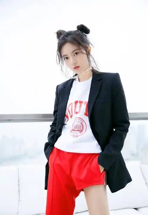 赵今麦大胆挑战"左长裤,右光腿",本以为会很丑,结果却a翻全场_造型