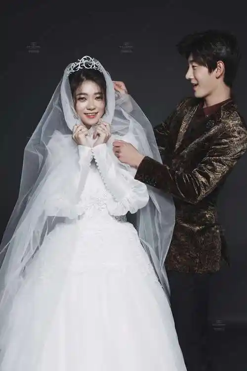 戴皇冠的少女-重庆婚纱摄影_重庆婚纱照_重庆婚纱影楼_重庆金夫人婚纱