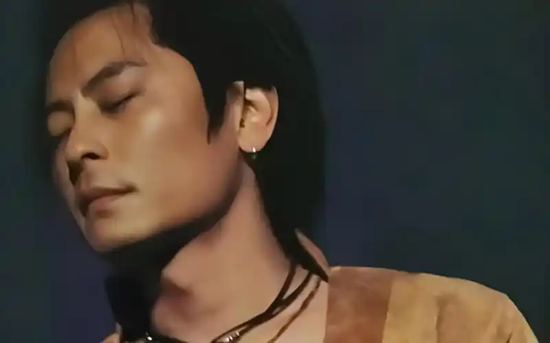 王杰新不了情开局笑场样子好可爱!