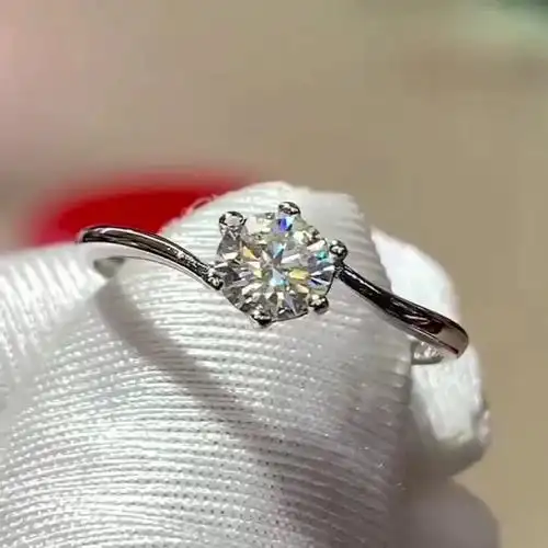 女戒莫桑石戒指女ins银s925戒托皇冠六爪1克拉莫桑钻戒直播货源