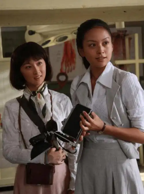 她是环球小姐冠军改做演员,搭档钟汉良成名,如今淡出荧屏被遗忘_齐芳