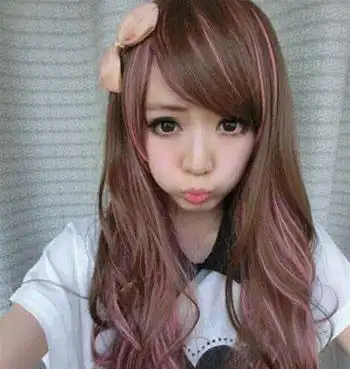 栗色头发加什么颜色的挑染显年轻