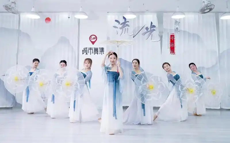 古典舞《流光》一颦一笑尽显江南女子温婉可人模样