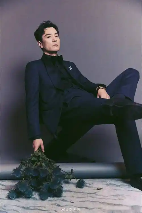 中韩叔圈天菜统一了大家的审美,霸总李光洁河道英隔空撞脸难抗拒_赵垒