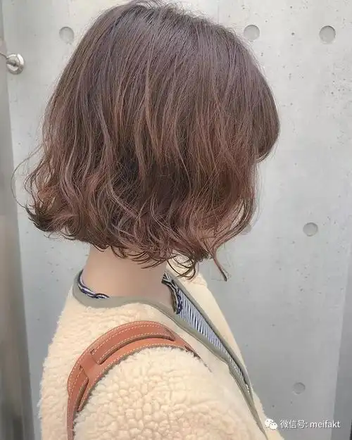 短发烫发尾一样很时尚