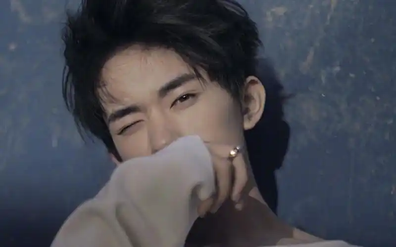 帅帅的易烊千玺