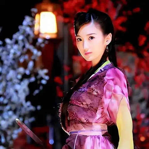 毛晓彤:出生被父亲抛弃,妈妈辛苦养大,成名后被渣爹勒索5000万_网友