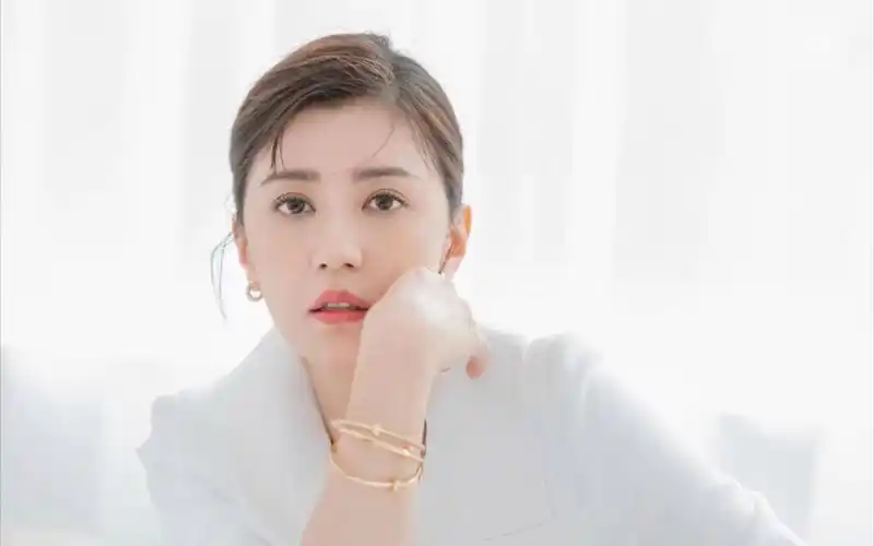 贾静雯近期ins照片_哔哩哔哩_bilibili