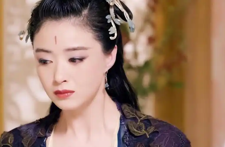 回顾蒋欣16岁北漂20岁买房现40岁无人敢娶活成谁都惹不起的人