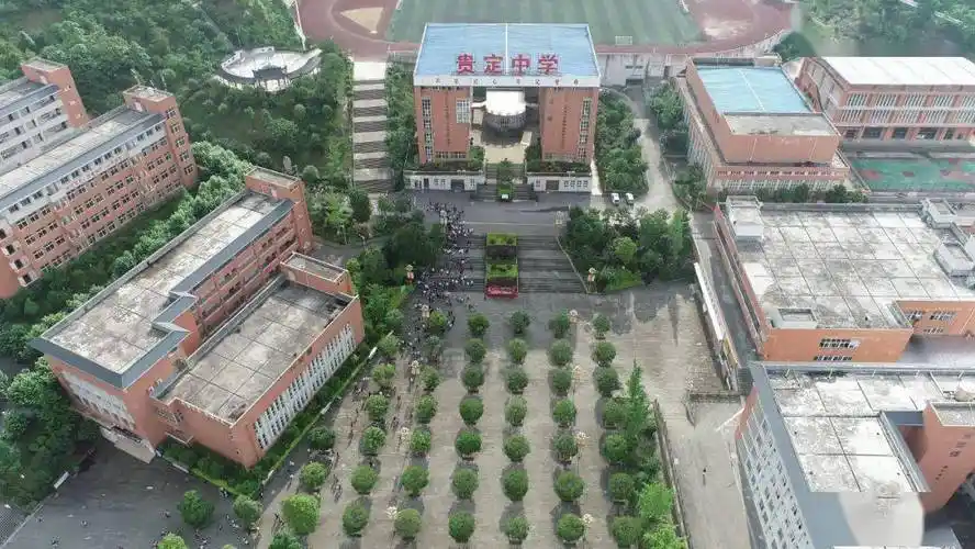 贵定高考第一天不负青春奔赴山海